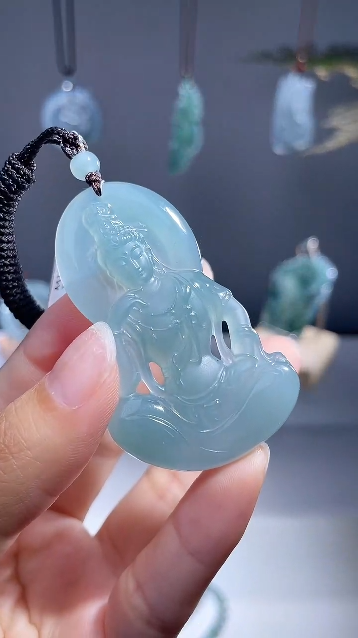 颈饰未镶嵌翡翠观音