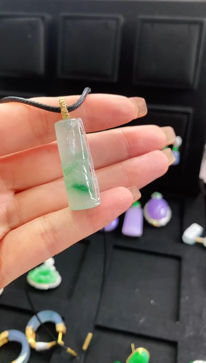 【闪购商品】翡翠颈饰18K金镶嵌吊坠