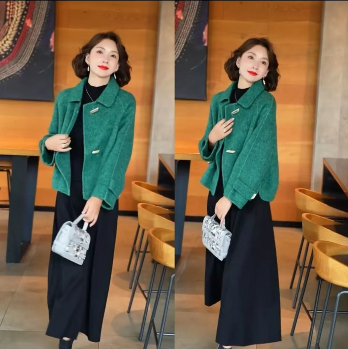 2025秋冬新款洋气妈妈上衣羊角扣中老年女装时尚气质毛呢短外套女