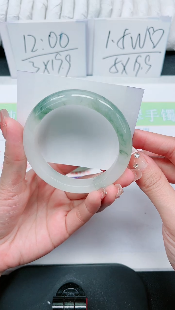 【闪购商品】石英质玉手镯未镶嵌161