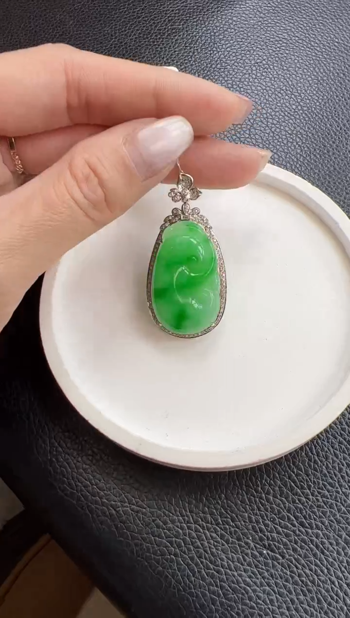 【闪购商品】翡翠颈饰18K金镶嵌如意