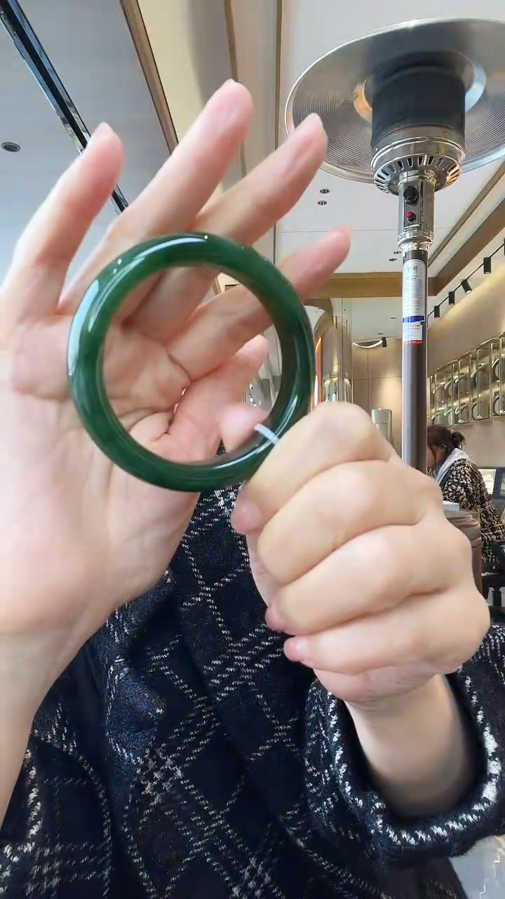 【闪购商品】和田玉手镯未镶嵌绿平镯53