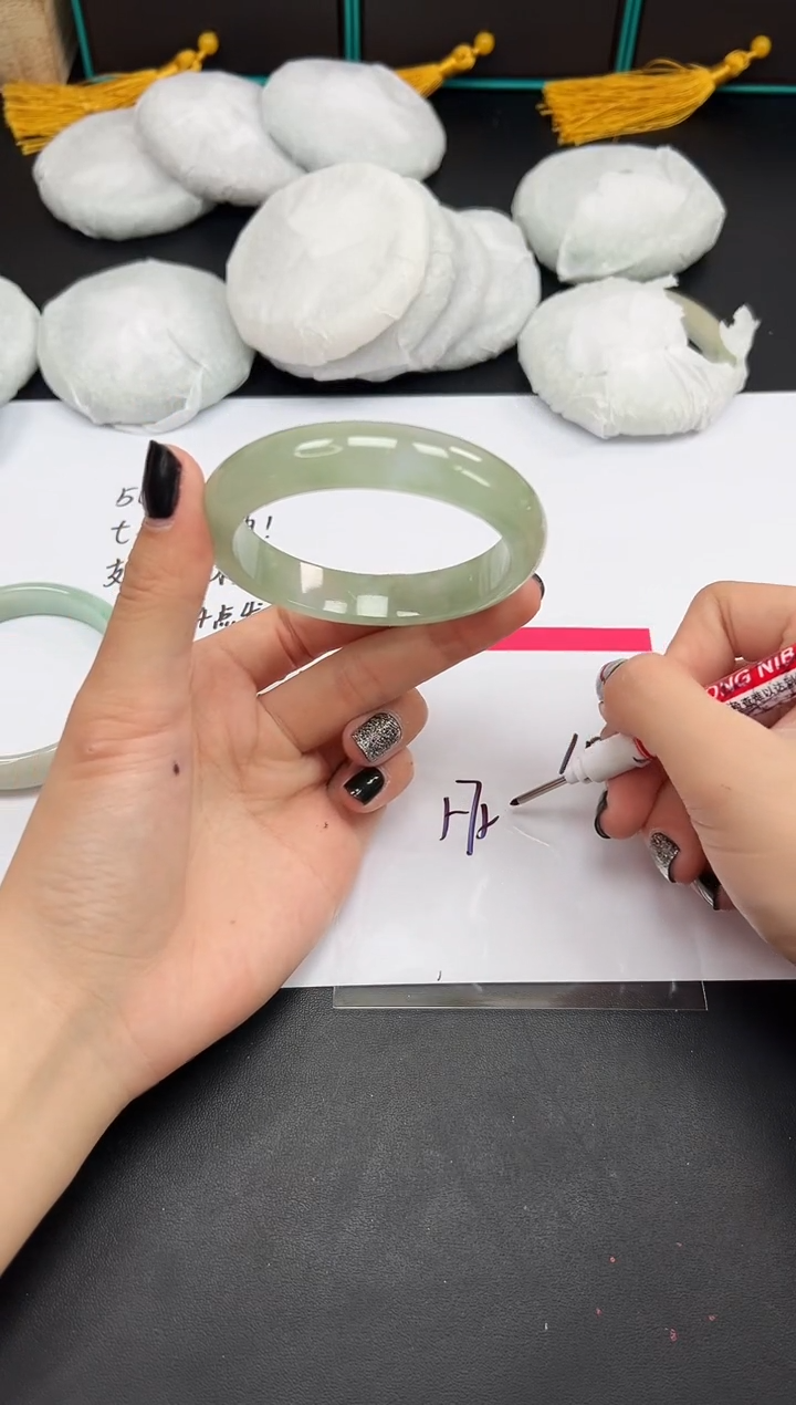 精品手镯礼盒装，一物一拍：100