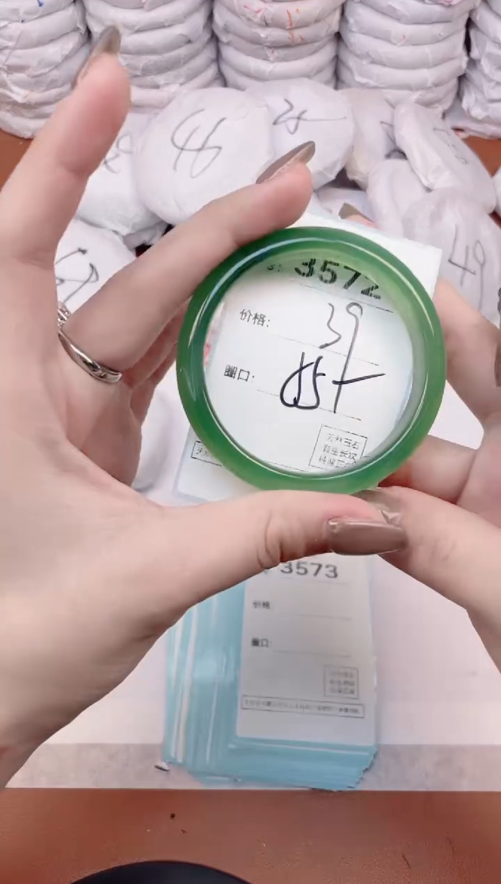 【闪购商品】玛瑙/玉髓手镯未镶嵌3572