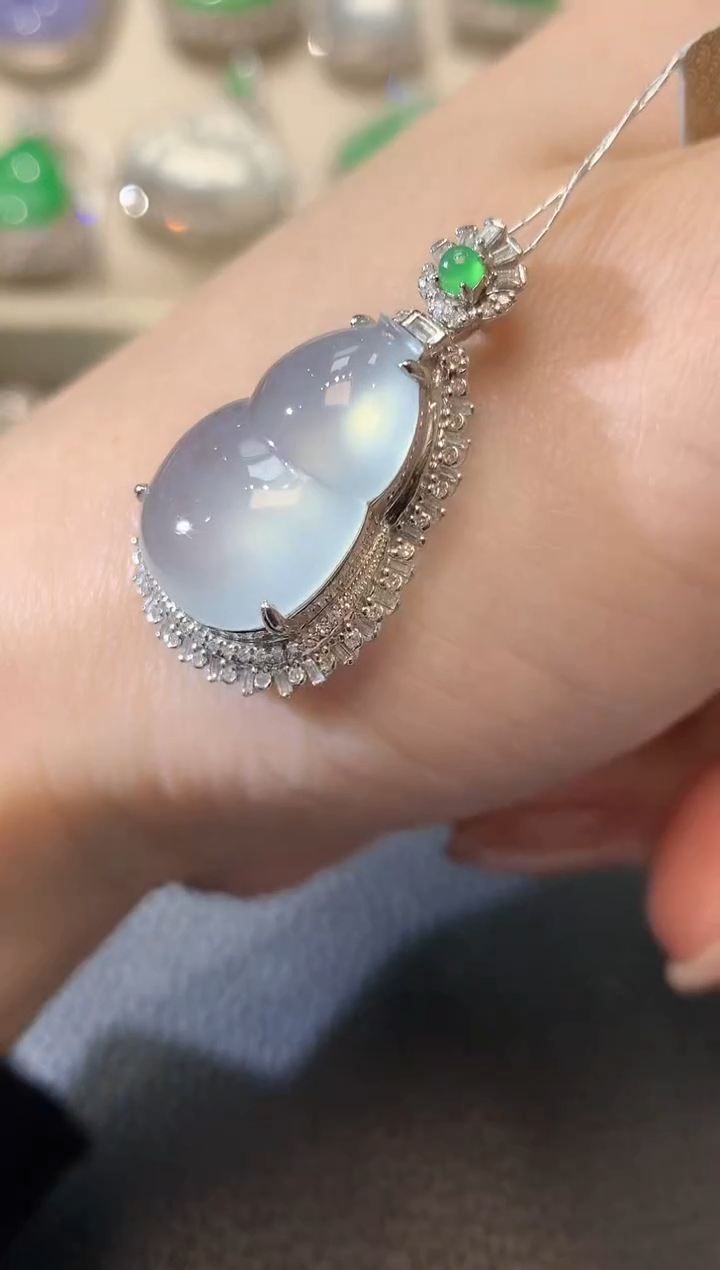 【闪购商品】翡翠吊坠(不含链)18K金镶嵌C24