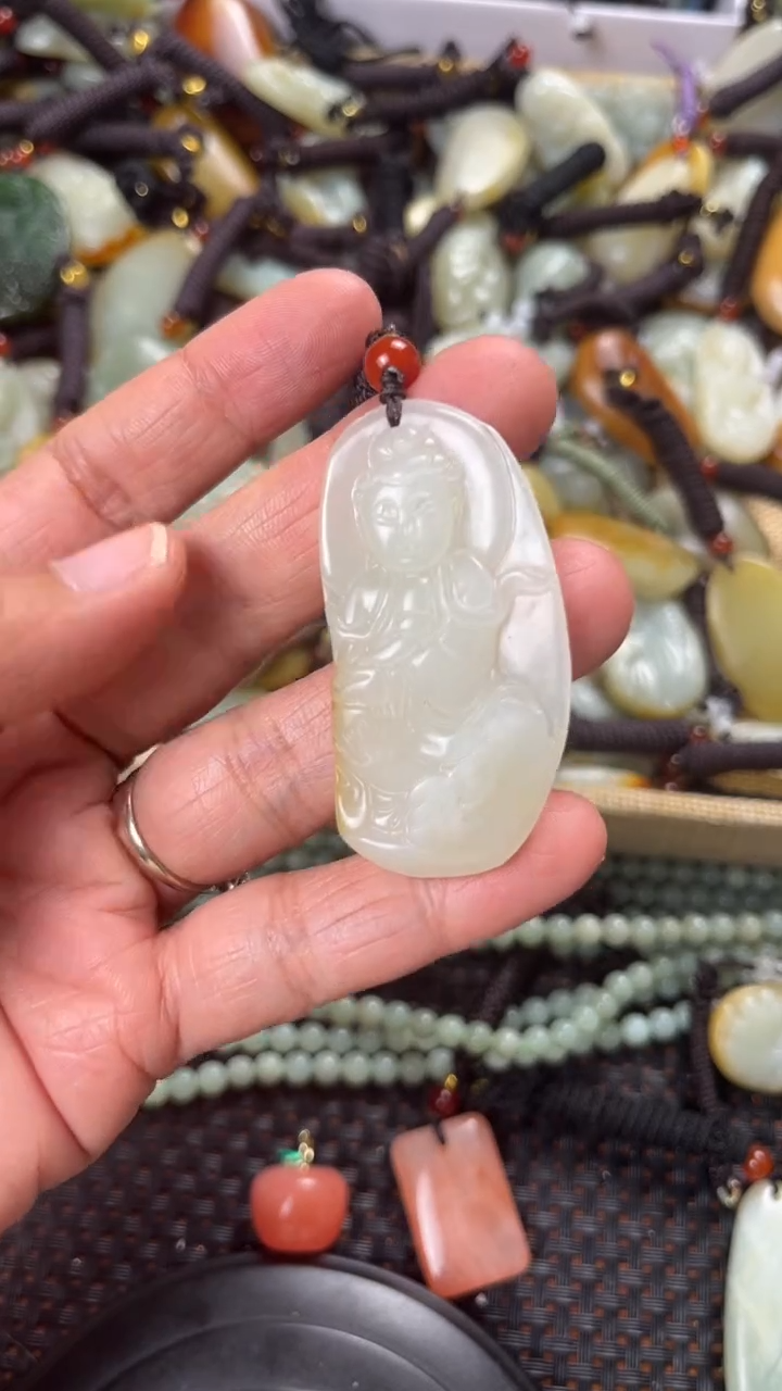 【闪购商品】和田玉颈饰未镶嵌多样性发货没有证书拍一发一有瑕