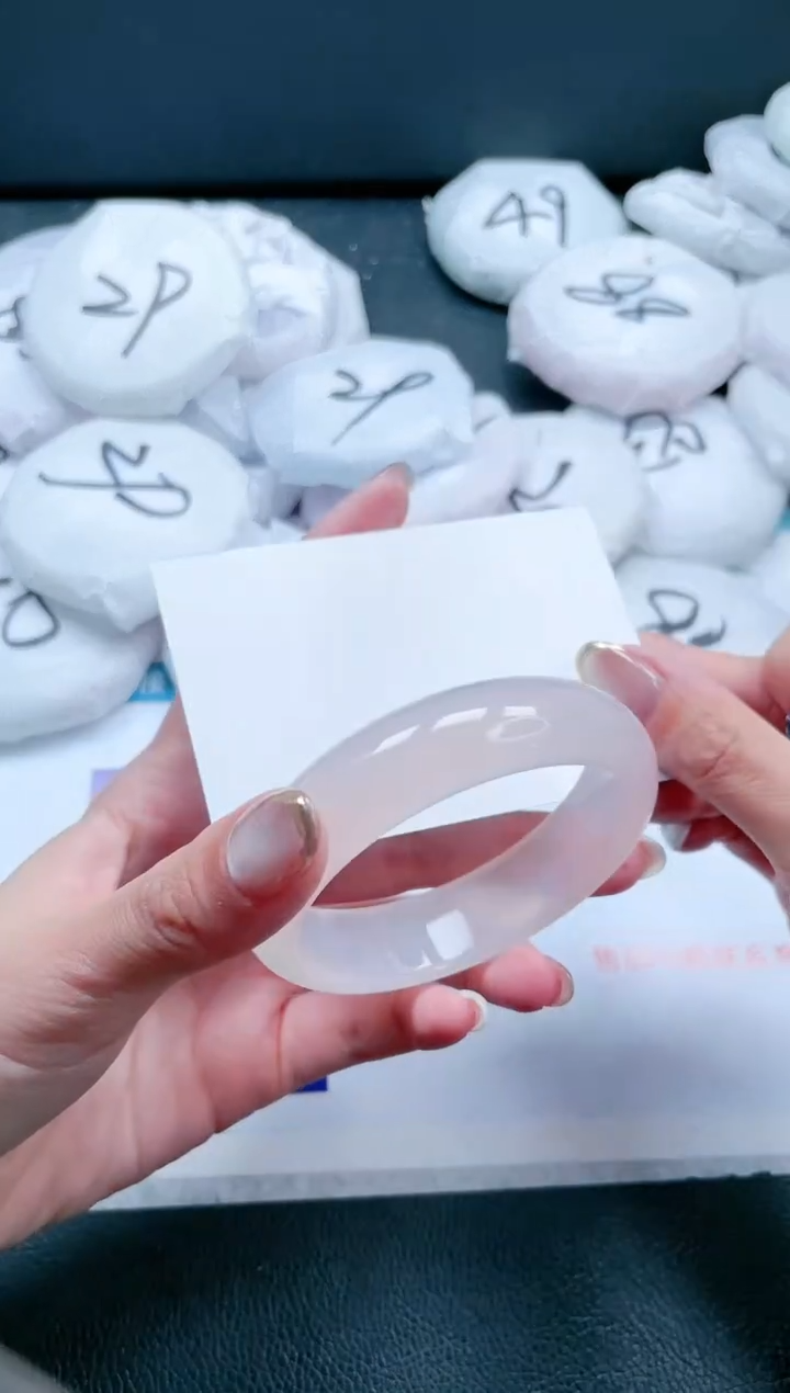 【闪购商品】石英质玉手镯未镶嵌 24J90-56