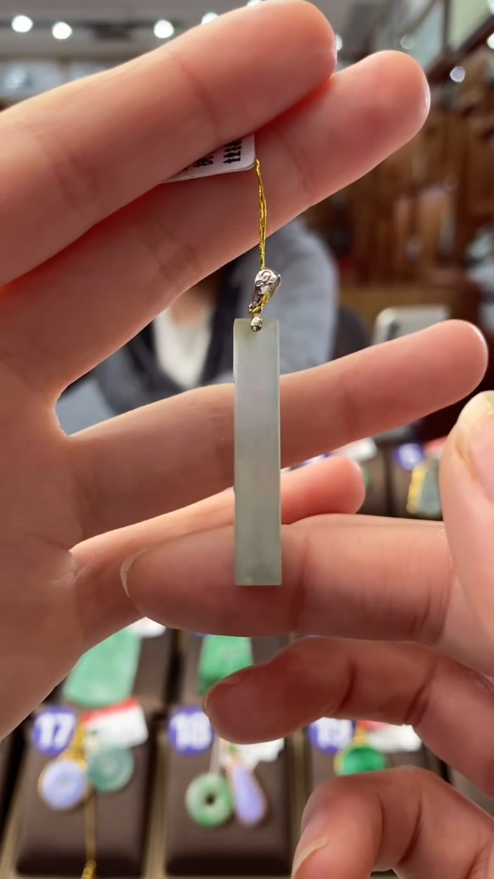 【闪购商品】翡翠颈饰18K金镶嵌无事柱