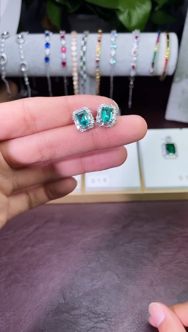 足铂镶嵌合成（培育）蓝宝石耳饰马尔代夫蓝耳钉