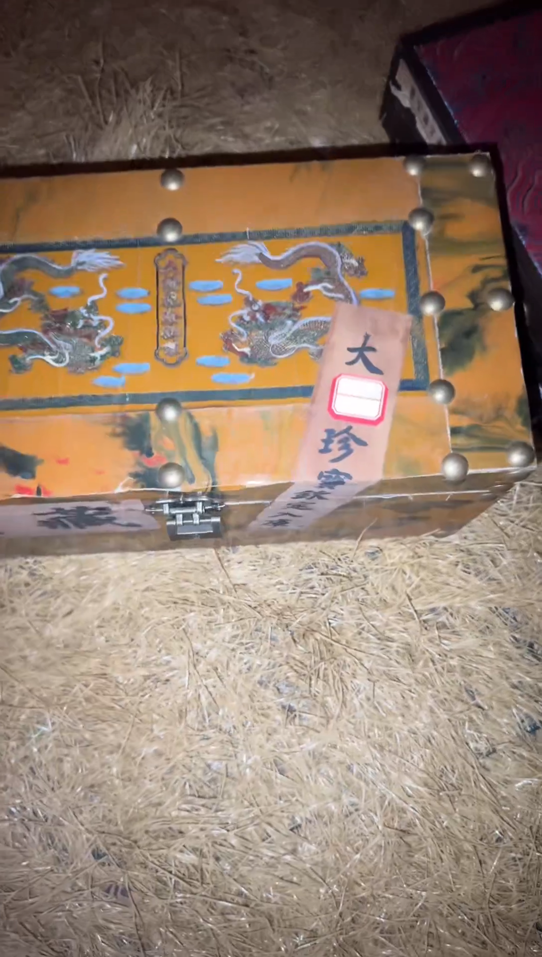 木精品带锁铆钉箱666