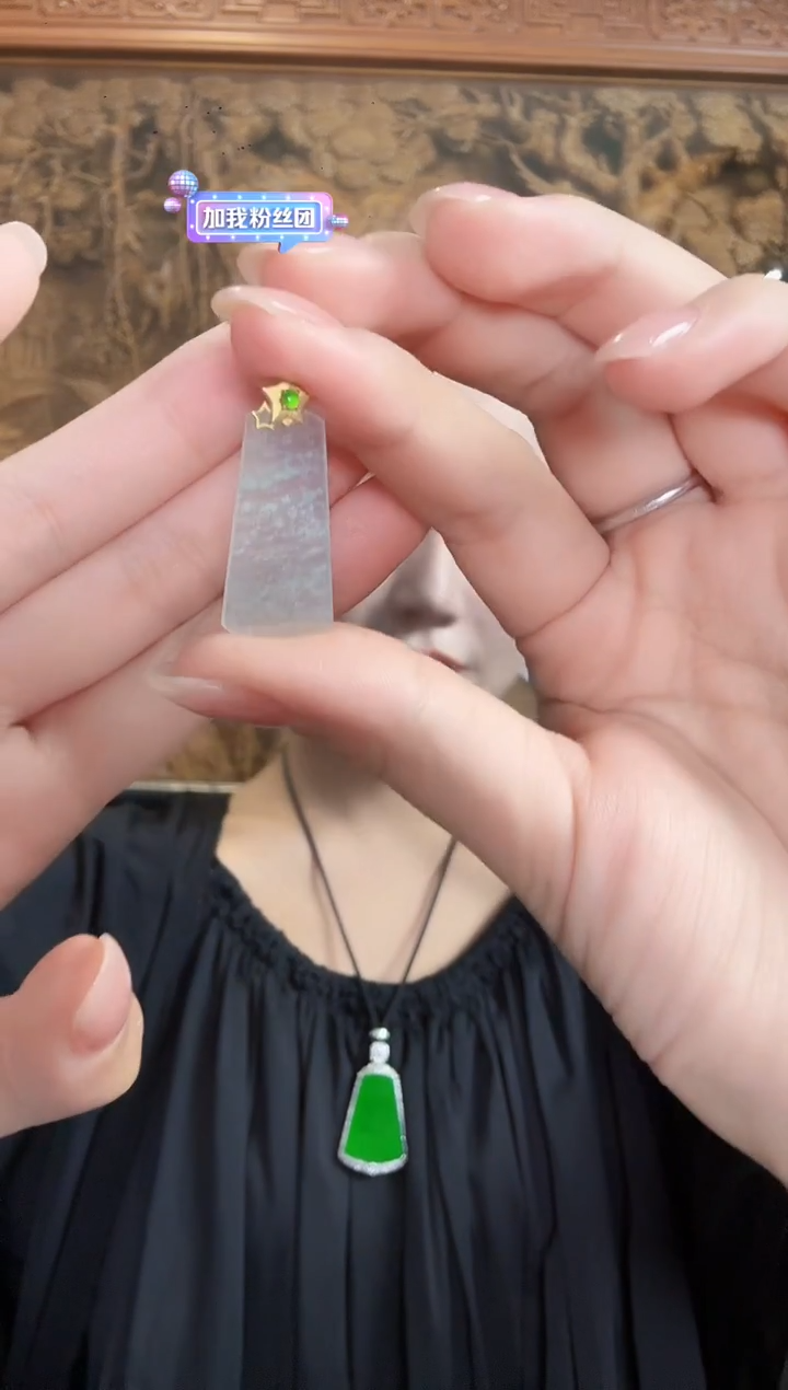 颈饰18K金镶嵌翡翠赵****࿐吊坠