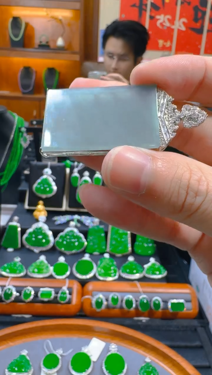 翡翠未镶嵌吊坠(赠链)天然a货翡翠