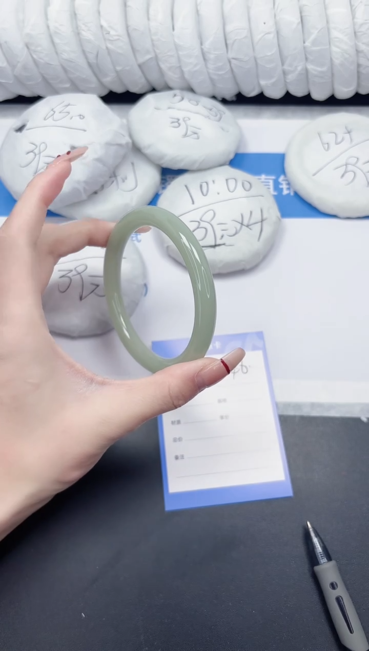 未镶嵌手镯石英质玉45-65.1DY