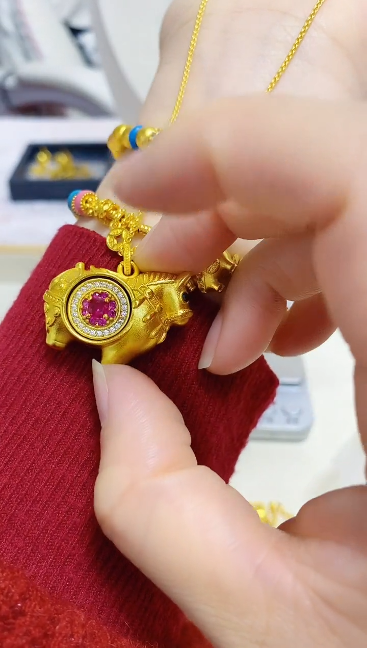 合金无005旋转小马吊坠