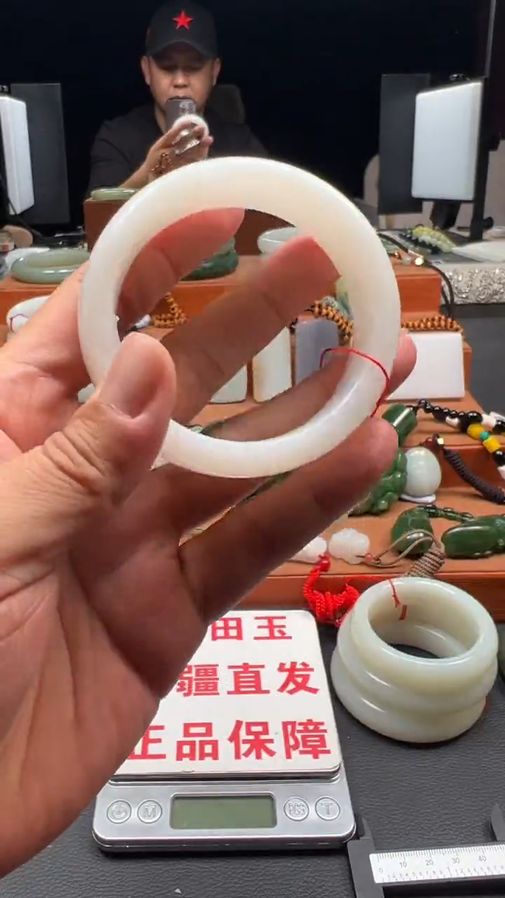 未镶嵌手镯和田玉和田玉手镯