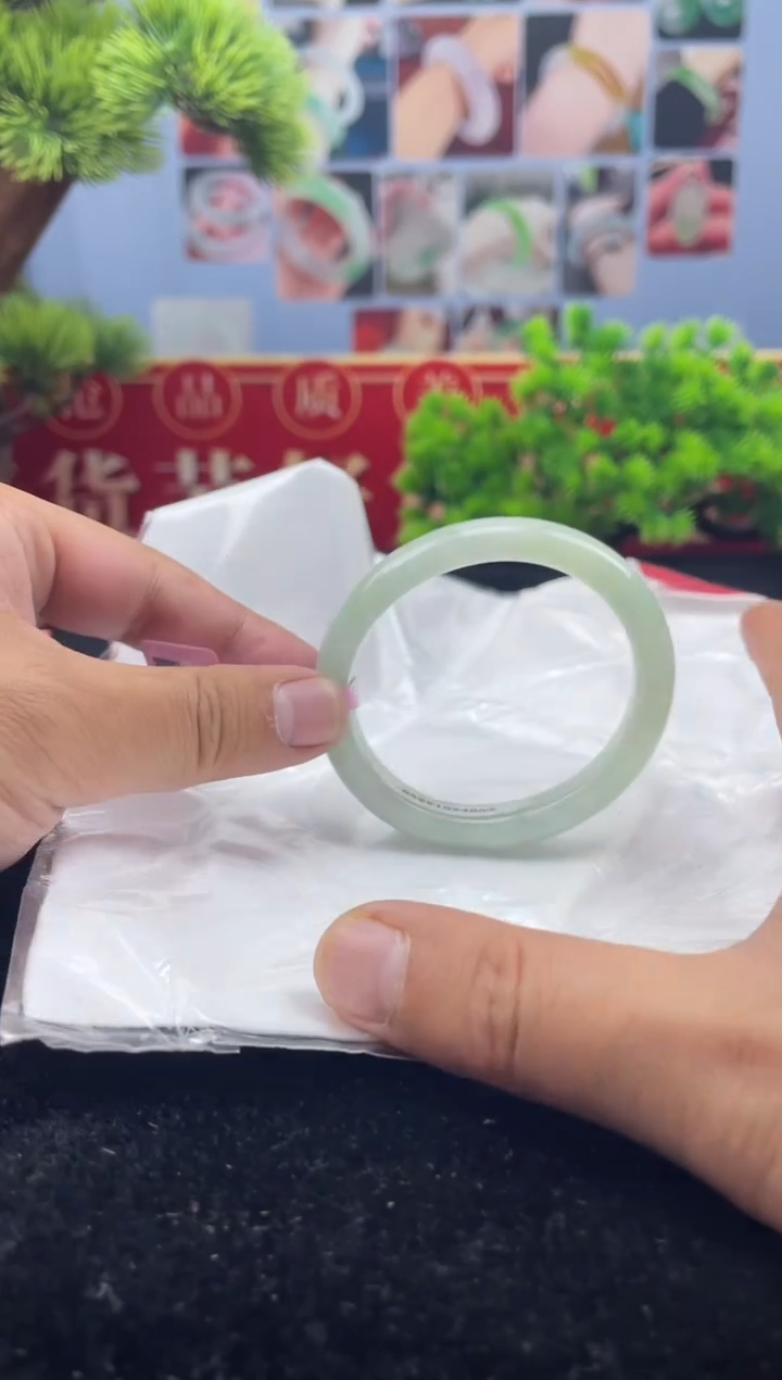 翡翠未镶嵌手镯（贵妃镯）手镯3