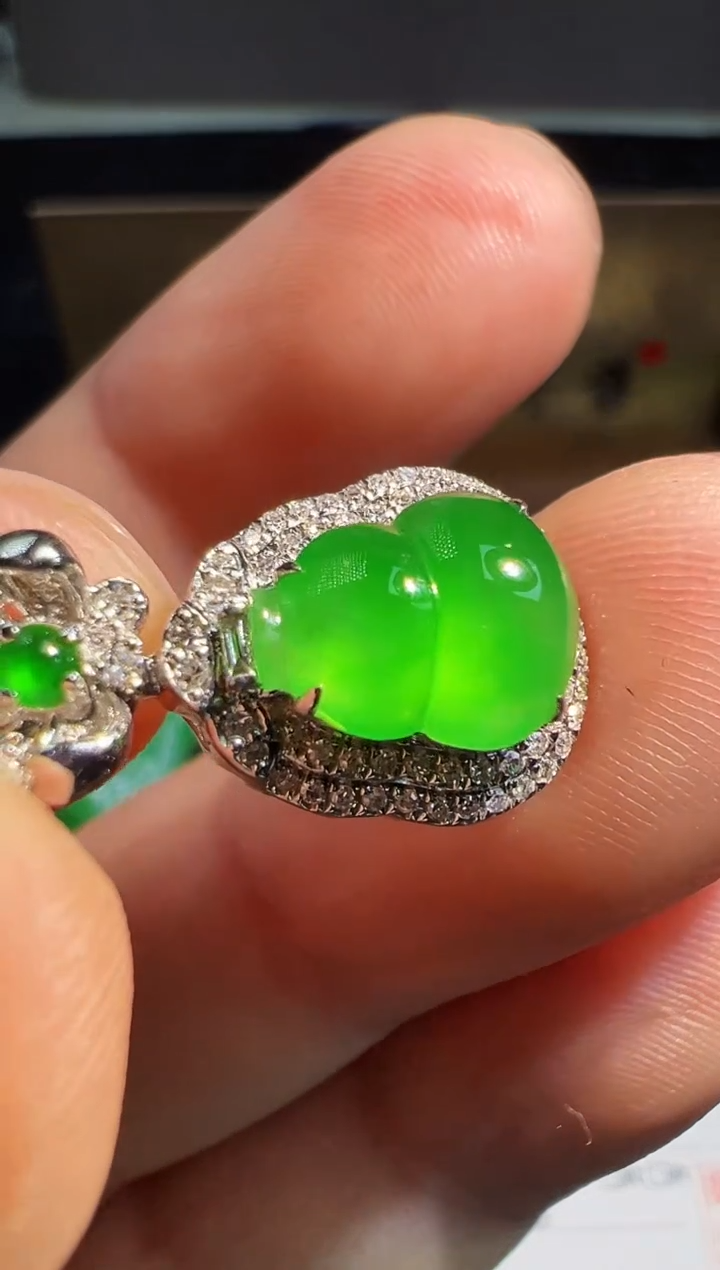 【闪购商品】翡翠颈饰18K金镶嵌翡翠回流