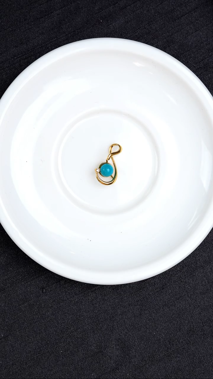银S925镀金镶嵌绿松石颈饰杨杨S925睡美人线条水滴吊坠6mm(孤品)