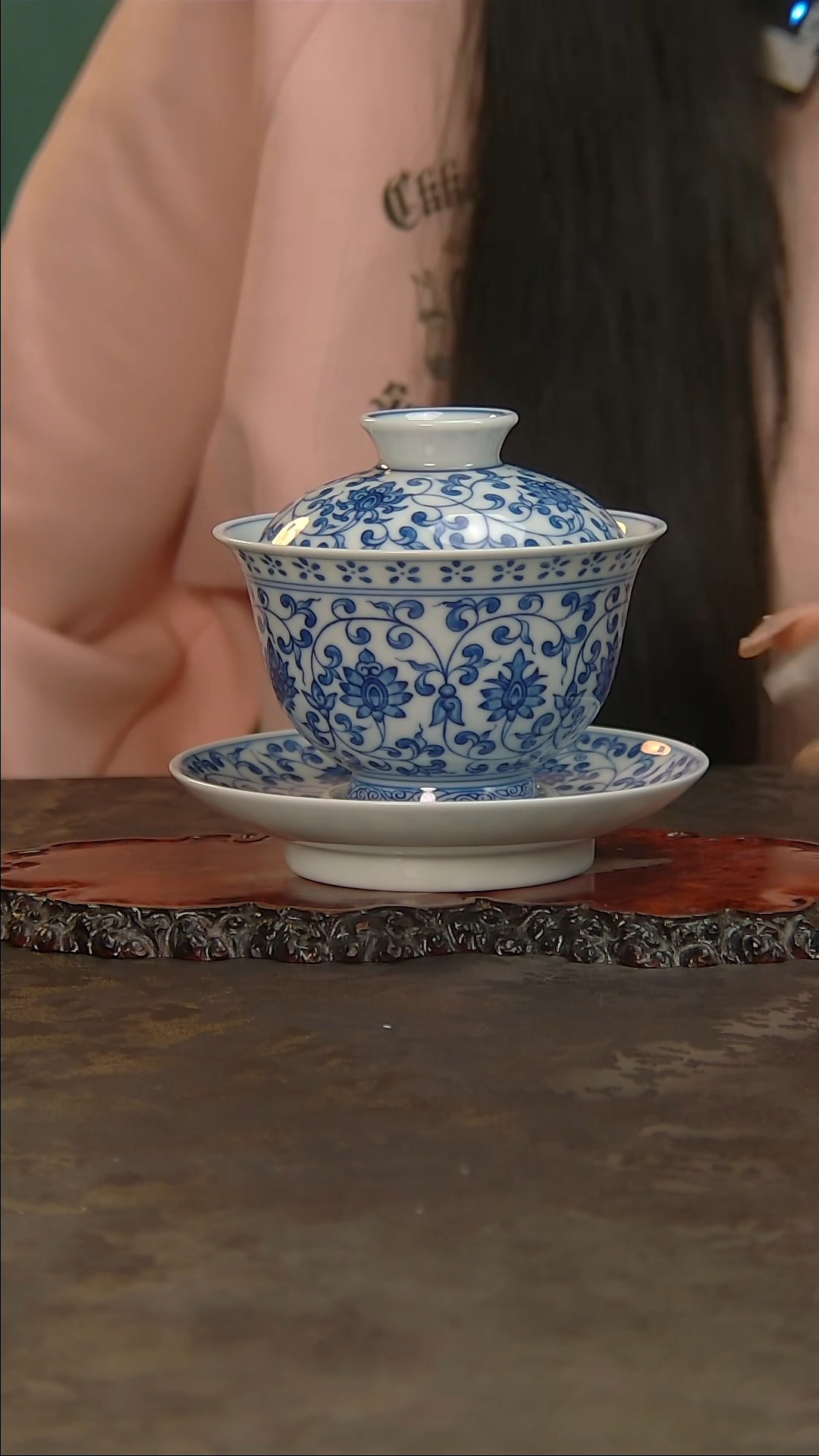 【闪购商品】青花手绘缠枝莲从盖碗