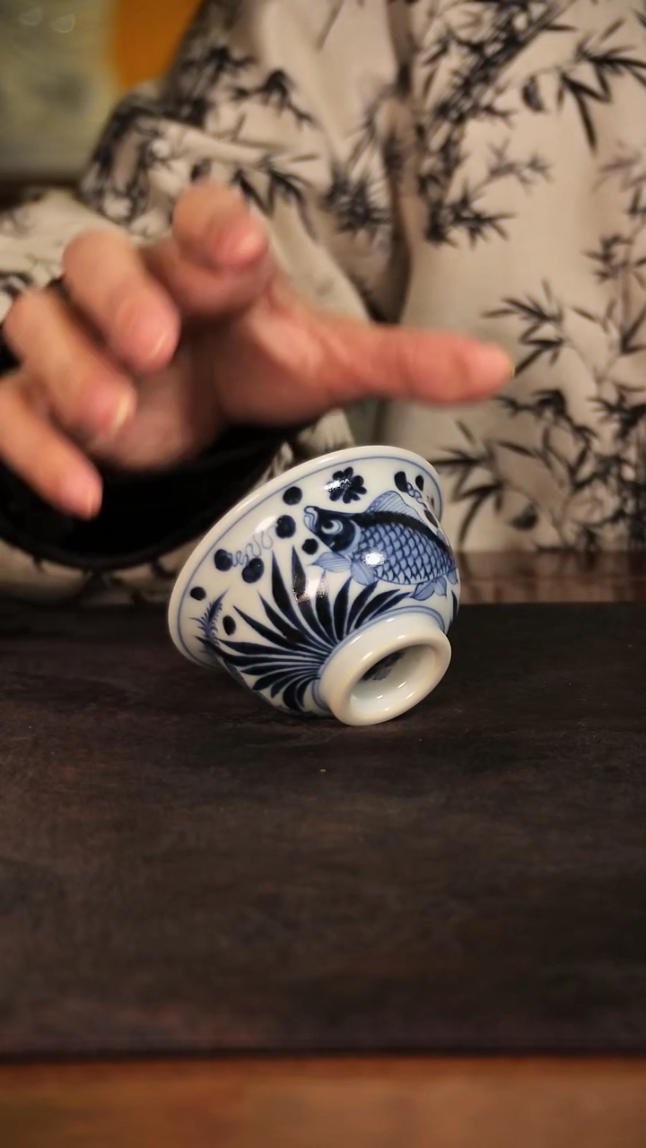 唐语青花鳜鱼小压手杯