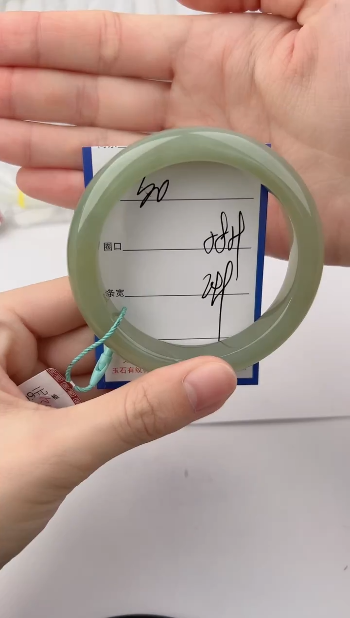 未镶嵌手镯和田玉30颜色微差无瑕疵