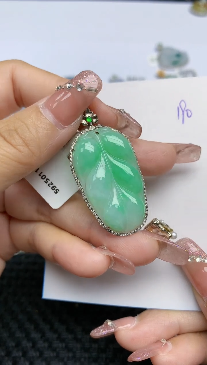 【闪购商品】翡翠颈饰18K金镶嵌天然A货翡翠 190
