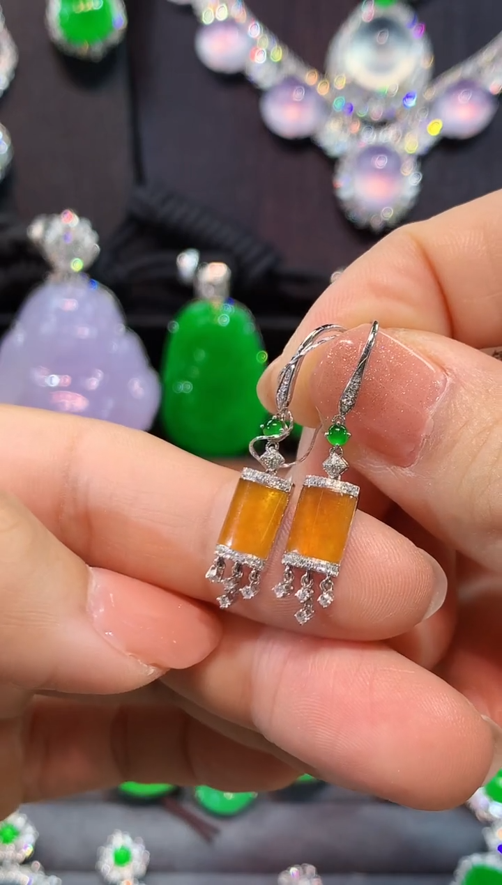 18K金镶嵌翡翠耳饰耳勾