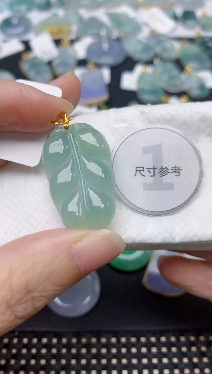 颈饰18K金镶嵌翡翠天然缅甸A货翡翠