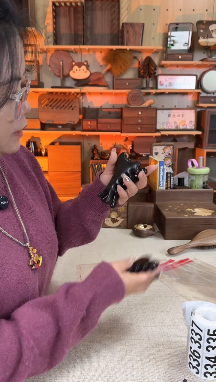 木微瑕紫光檀怪兽按摩梳