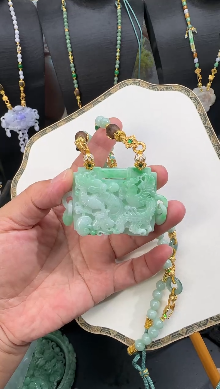 【闪购商品】翡翠颈饰未镶嵌拍照