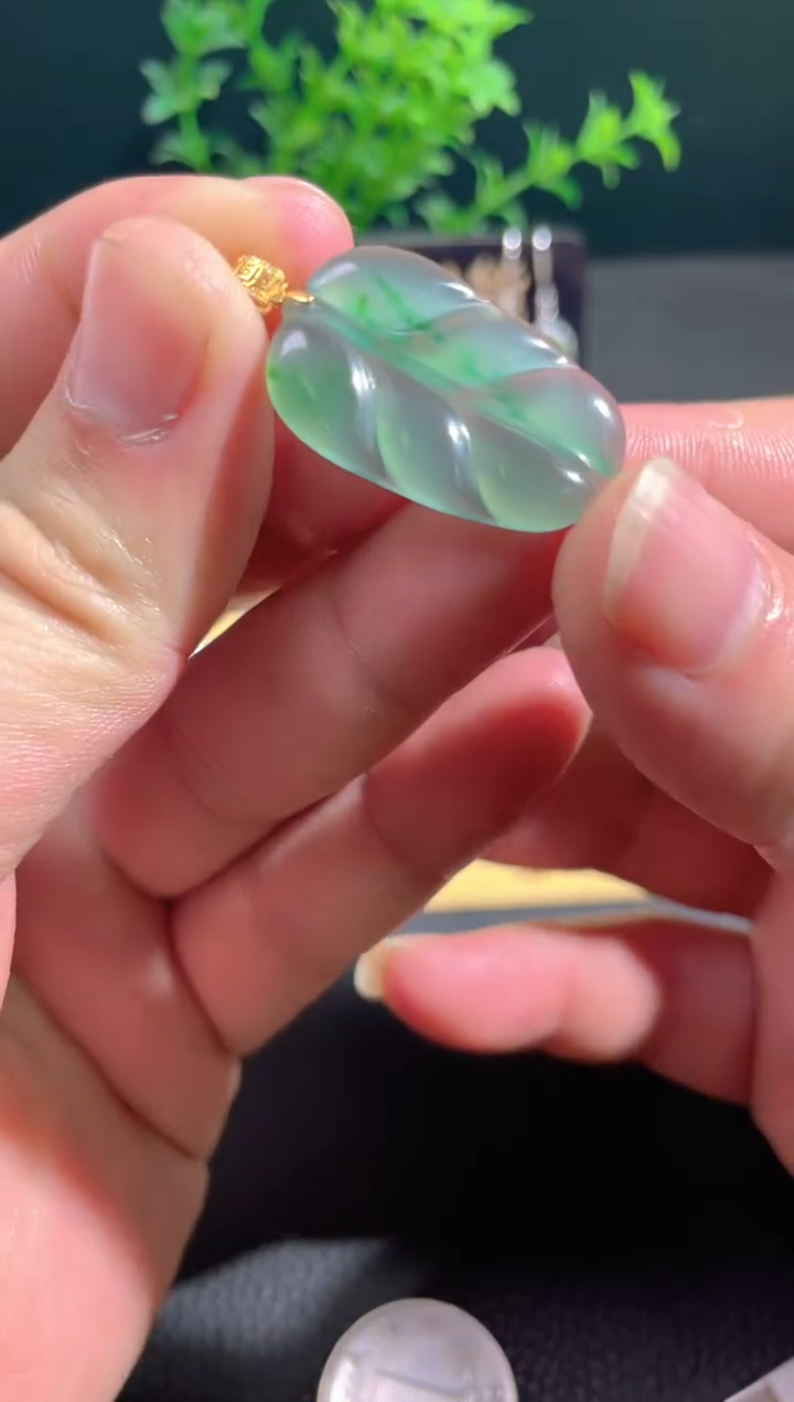 【闪购商品】翡翠颈饰18K金镶嵌翡翠