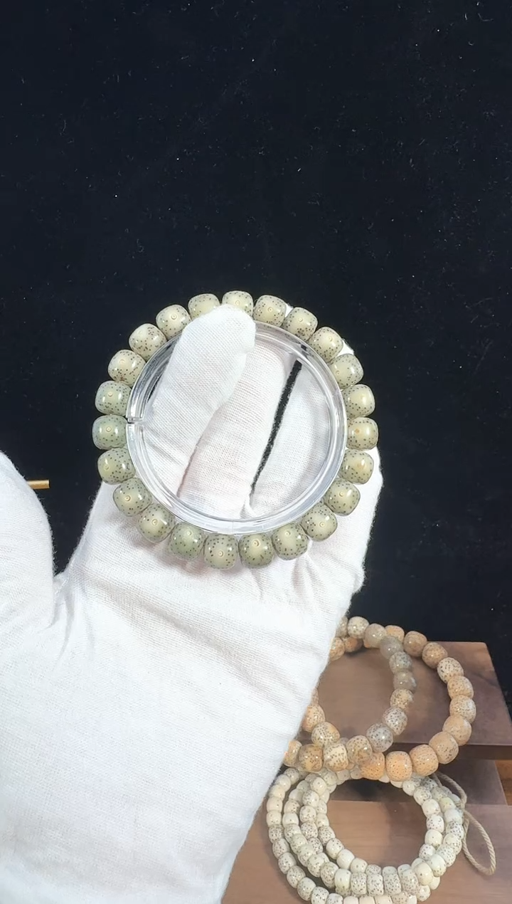 手串星月菩提绿冰10*9M2085