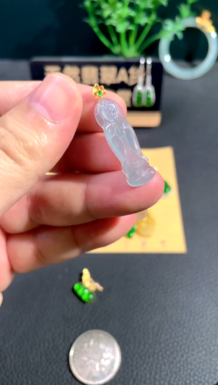 颈饰18K金镶嵌翡翠翡翠