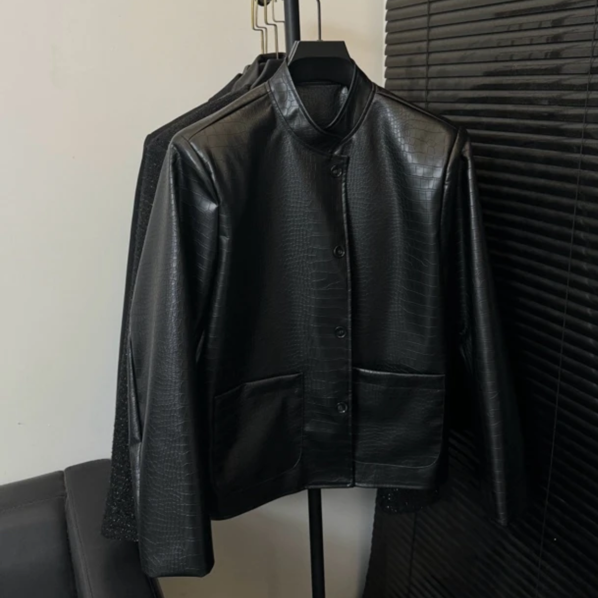 L-YIHANG【25秋冬新品】高级感痞帅定制纹路垫肩pu立领皮衣外套2502