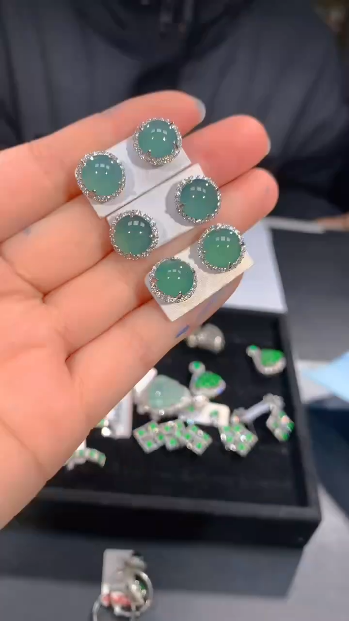 【闪购商品】定制翡翠未镶嵌34定制翡翠，多样性发货（发其一）