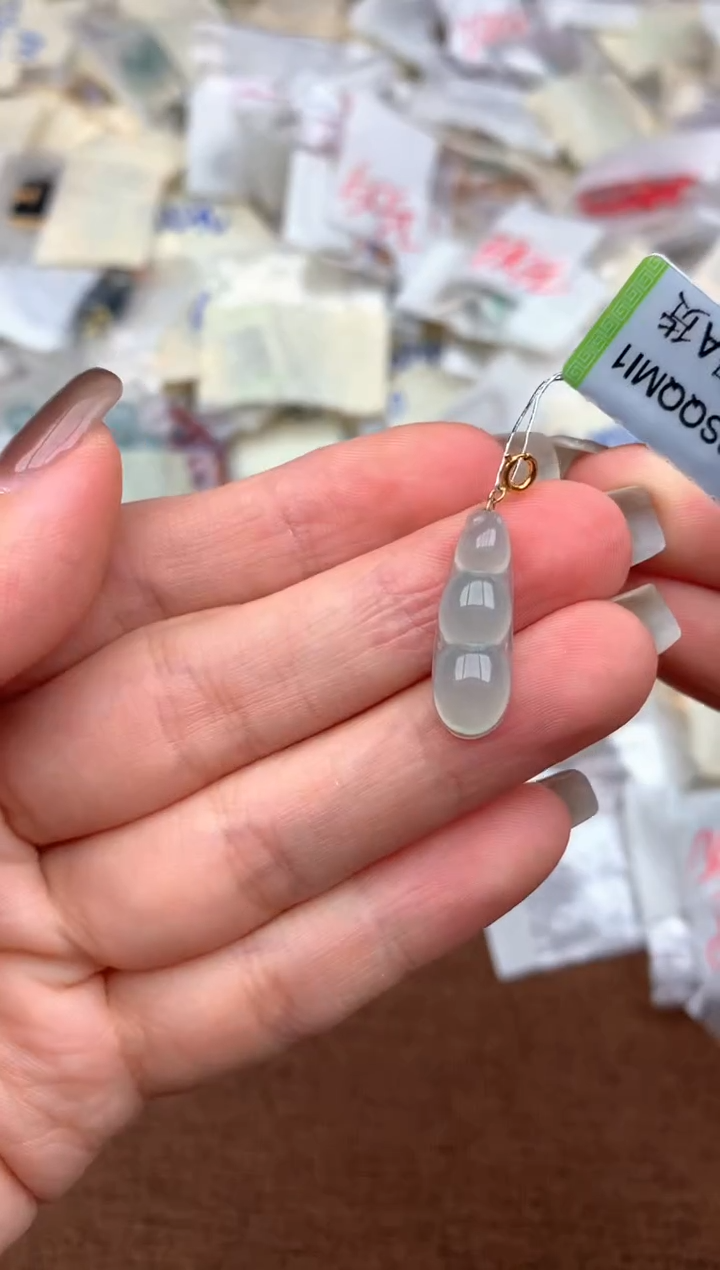 18K金镶嵌挂件翡翠—