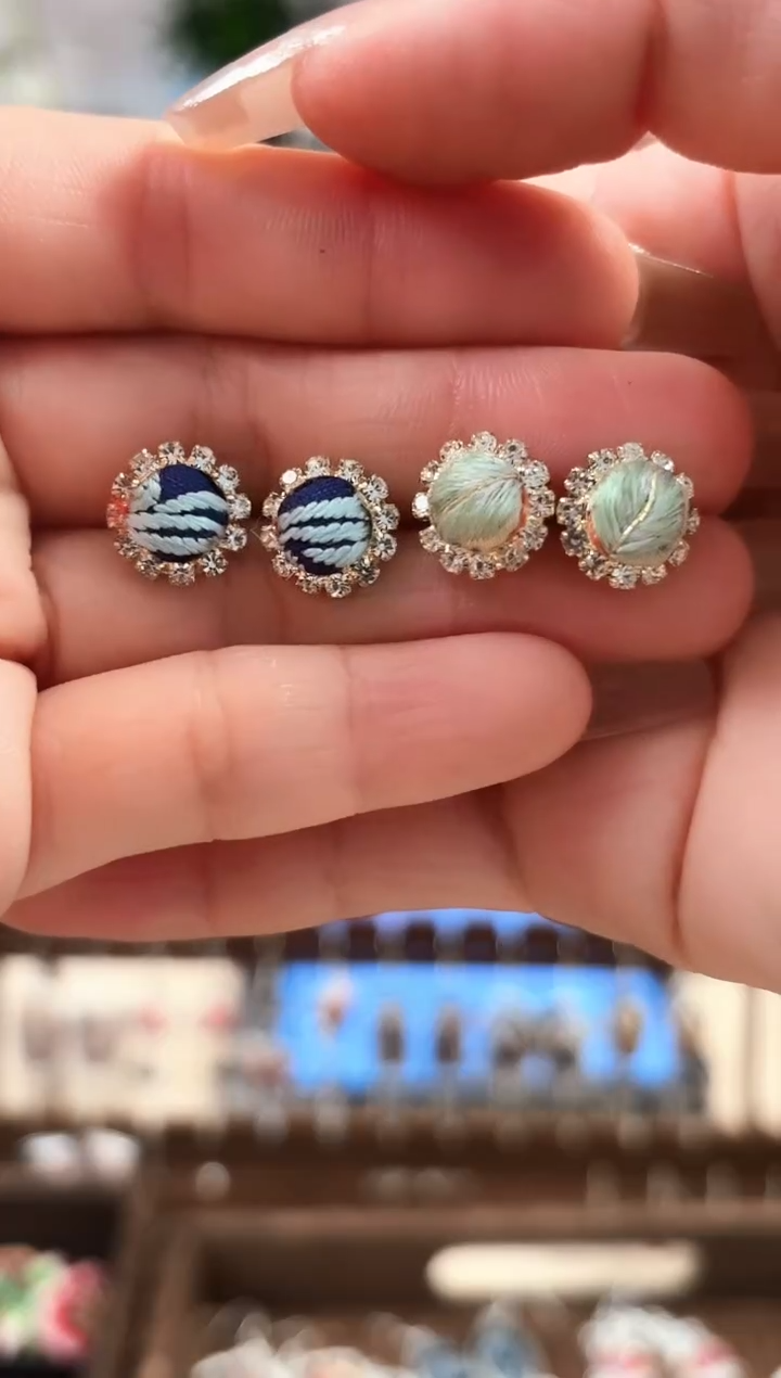 织绣非遗彩云南阁老绣饰品394