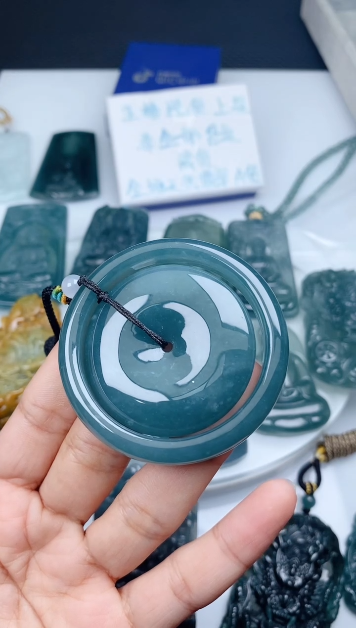翡翠未镶嵌颈饰1