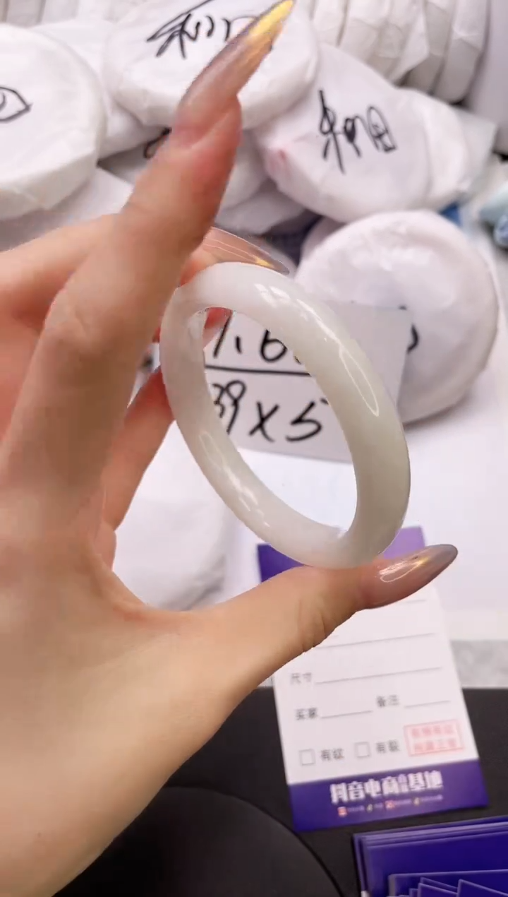 【闪购商品】和田玉手镯未镶嵌12K141-56