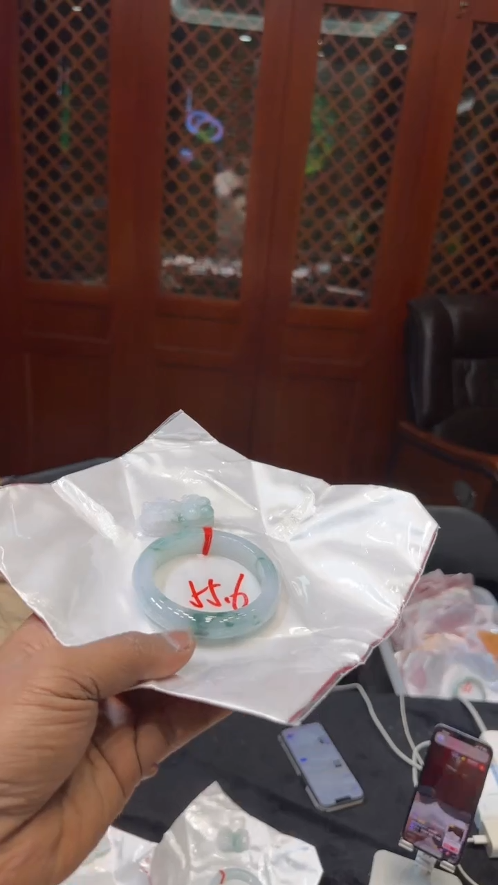 【闪购商品】翡翠手镯未镶嵌手镯