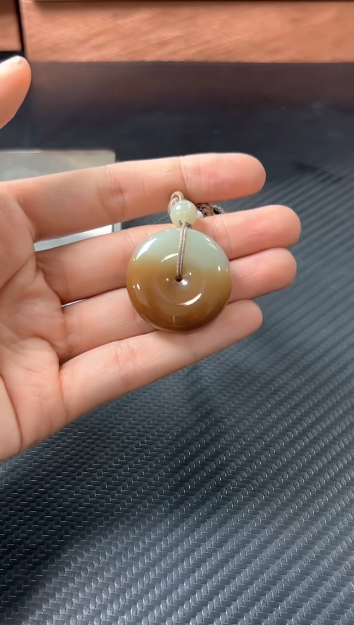 吊坠(赠链)未镶嵌和田玉若羌微色差