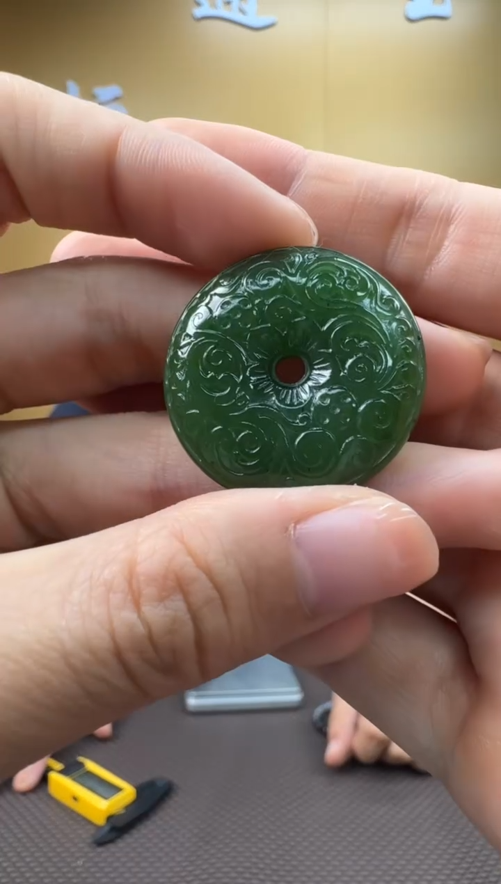 和田玉未镶嵌颈饰挂件