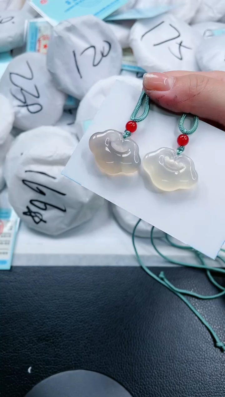 【闪购商品】石英质玉颈饰未镶嵌祥云  多样性发货拍一发一