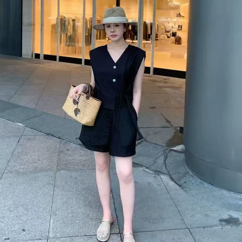 882#法式时尚休闲风系带拼接收腰无袖垫肩上衣+阔腿短裤套装