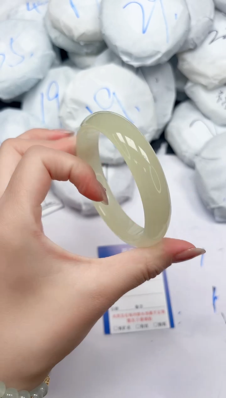 未镶嵌手镯石英质玉2/6162