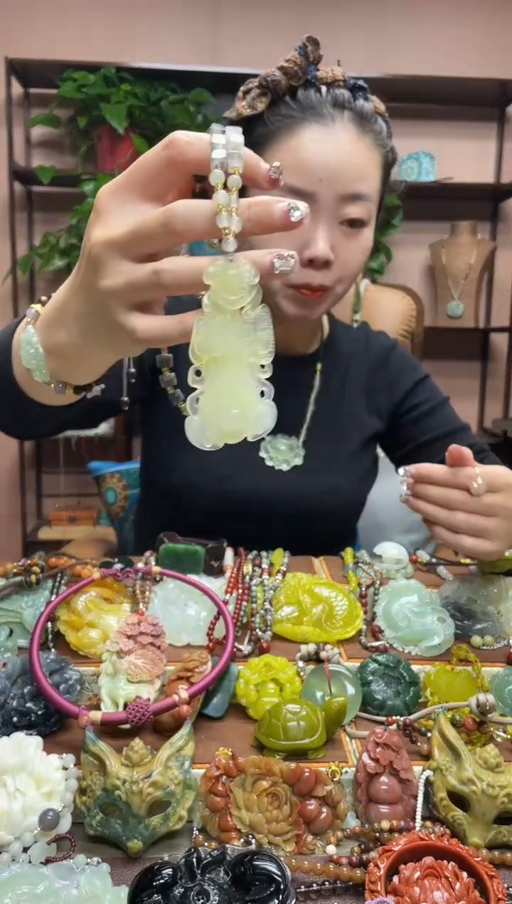 未镶嵌岫玉吊坠·