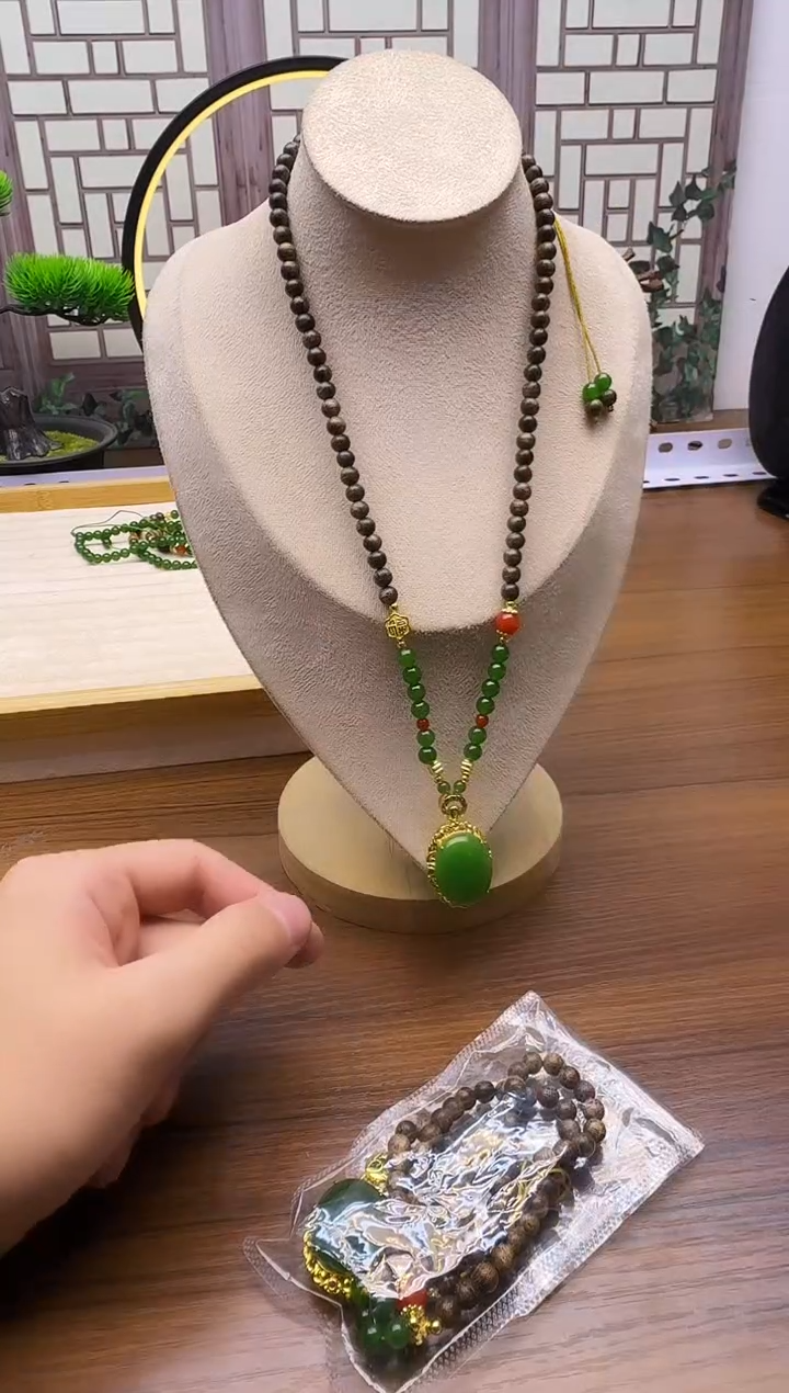 颈饰14K金镶嵌和田玉L26      