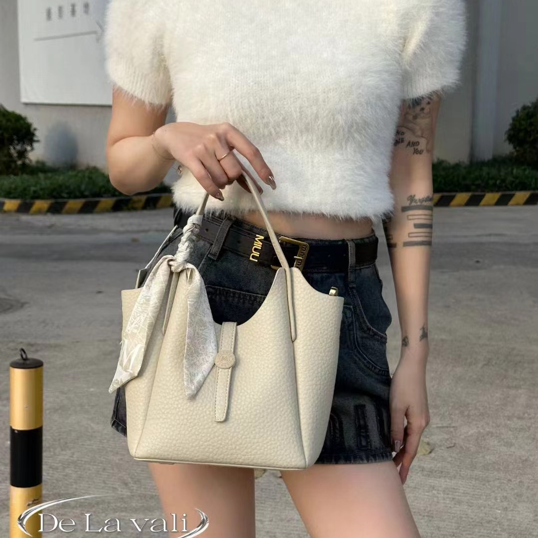  可盐可甜 气质手提女士网红轻奢时尚百搭小众简约单肩