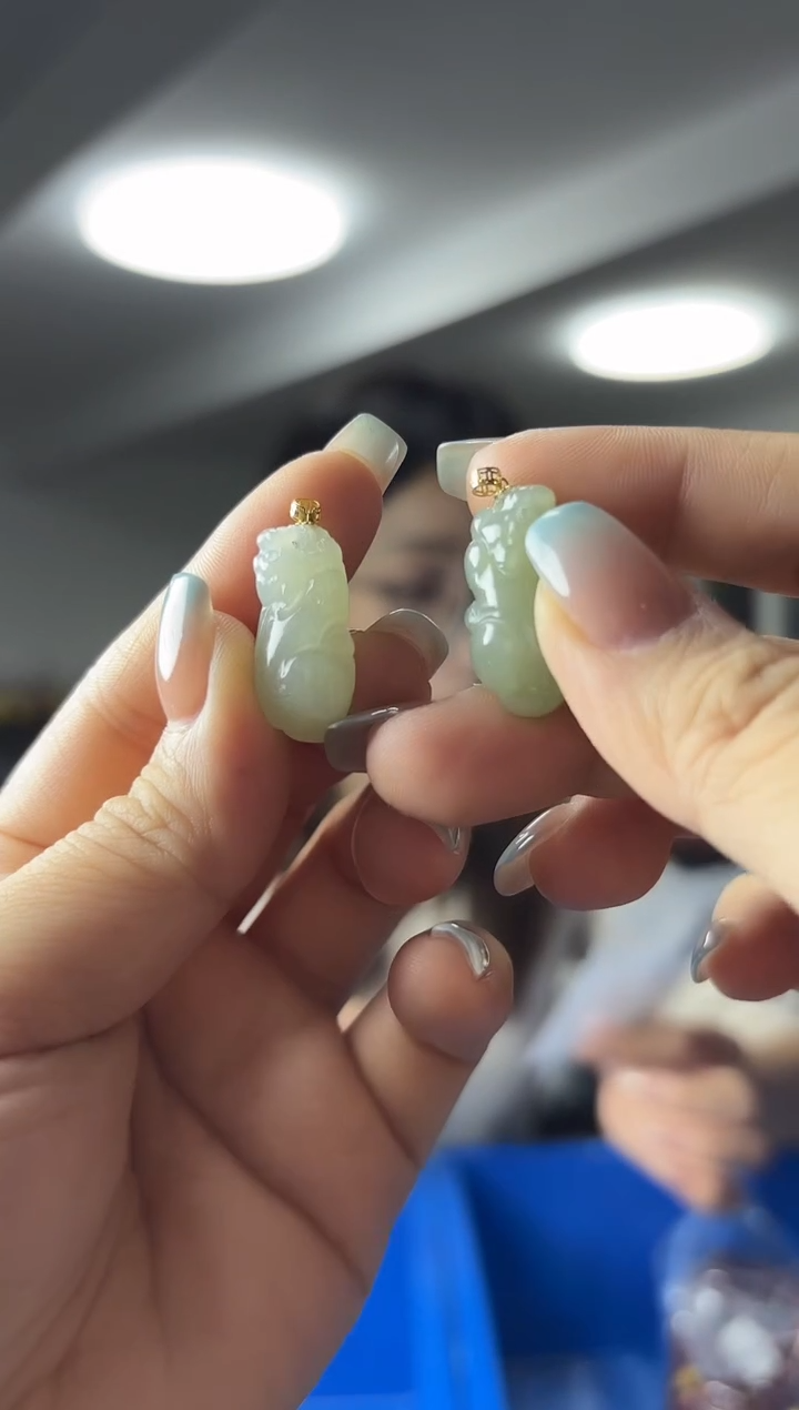 颈饰18K金镶嵌和田玉（多样性发一件）