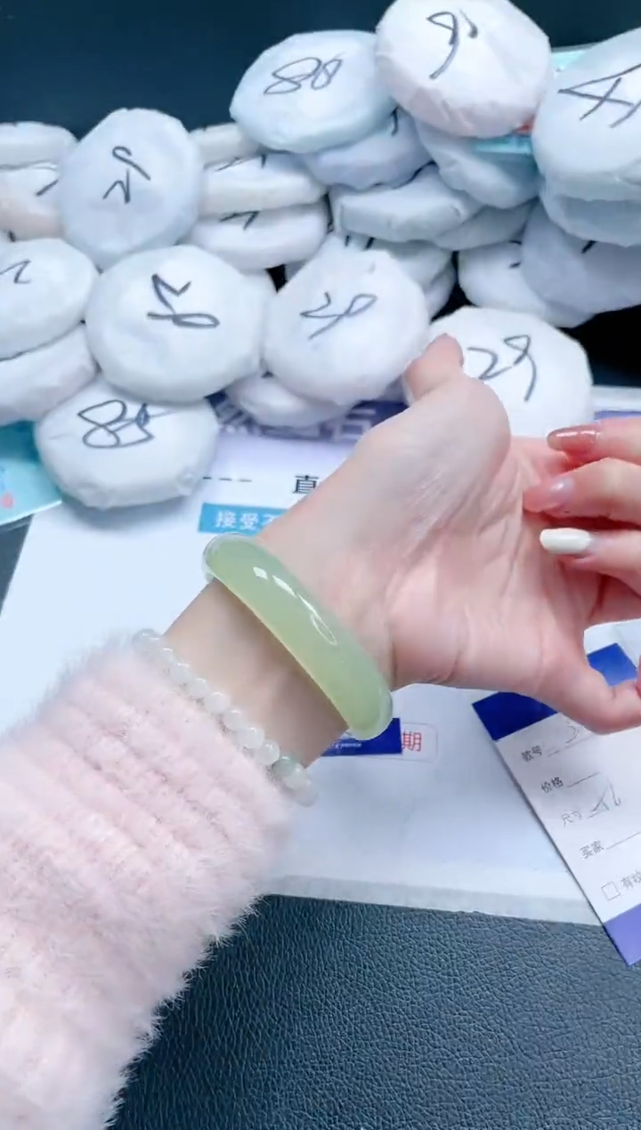 【闪购商品】石英质玉手镯未镶嵌16J29-56